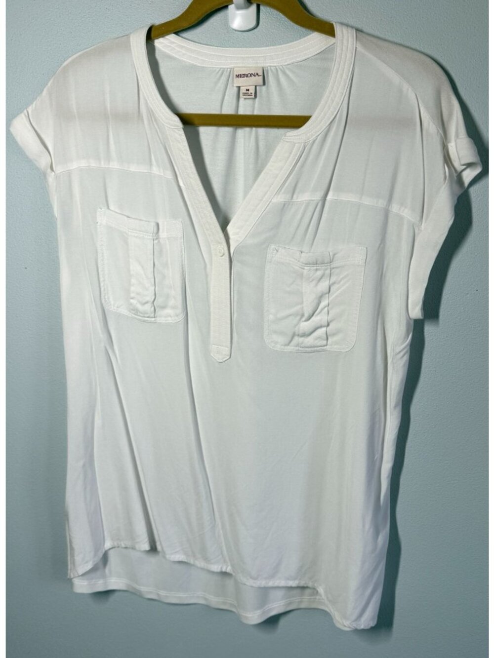 Merona Womens Size M White Knit Top V Neck Casual Minimalist Coastl Chic Blouse